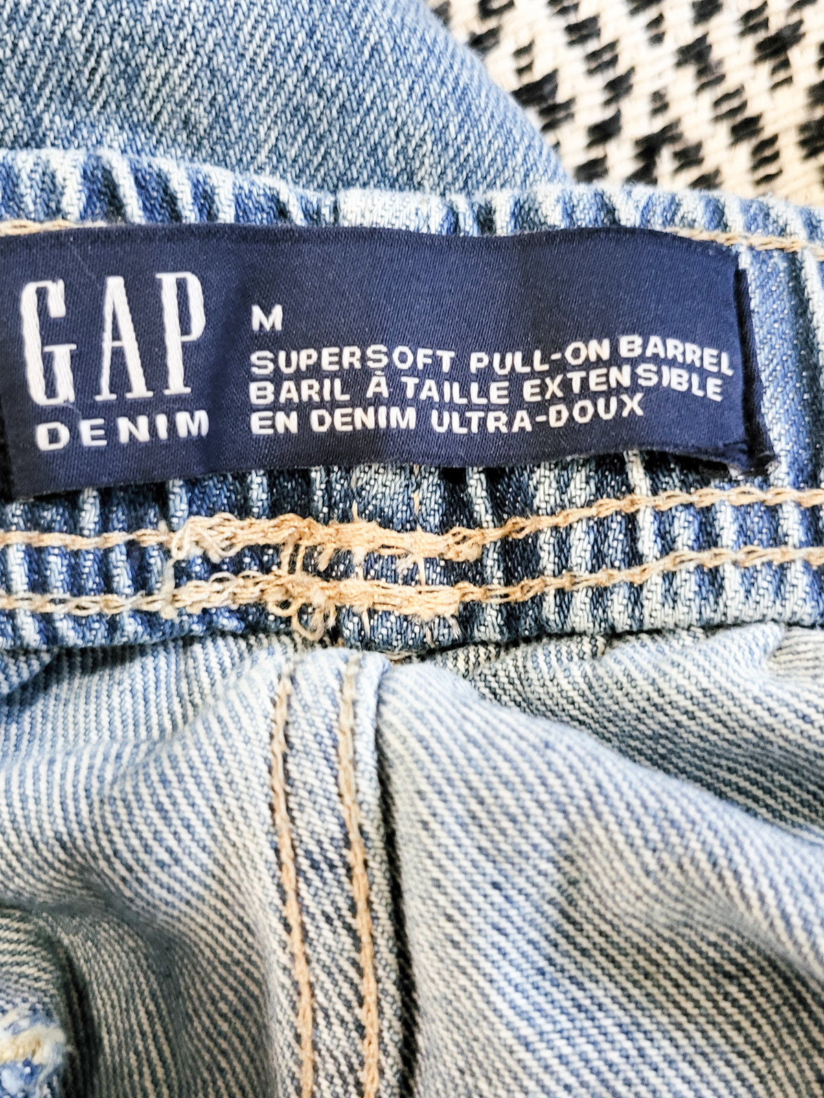 Gap Mid-Rise UltraSoft Pull-On Barrel Jeans | Size MEDIUM