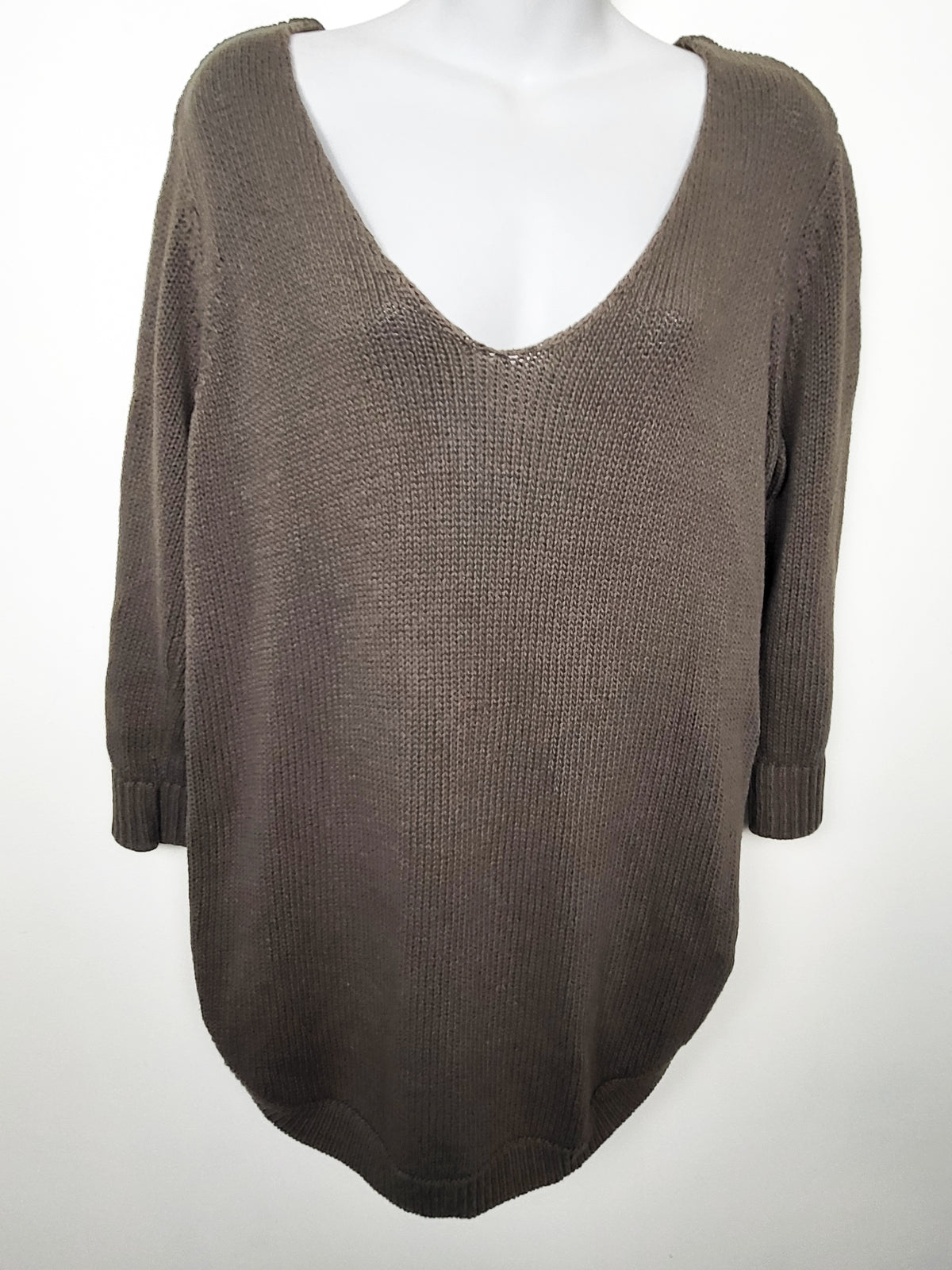 Dynamite khaki green relaxed fit v-neck sweater | Size LARGE