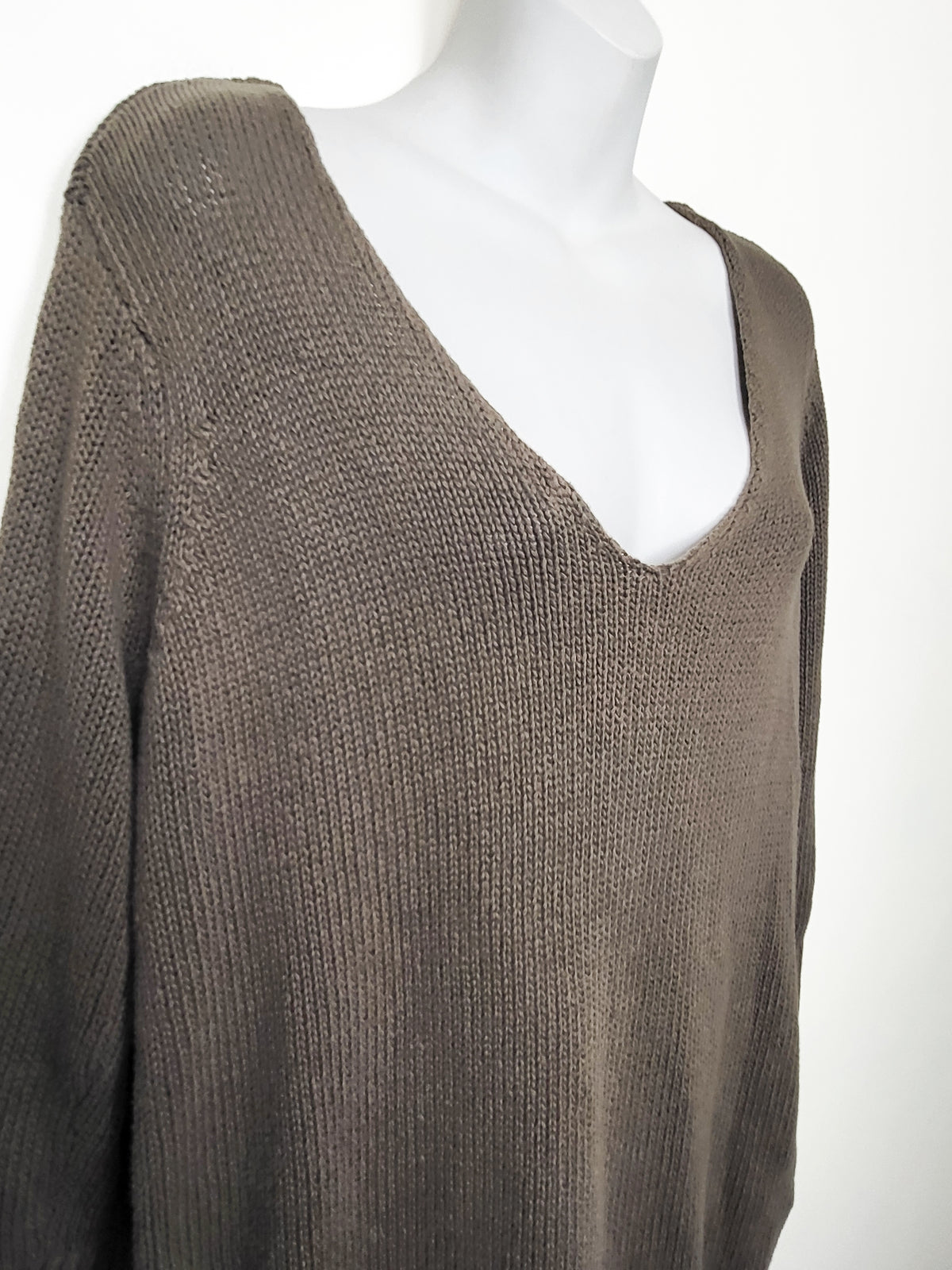Dynamite khaki green relaxed fit v-neck sweater | Size LARGE