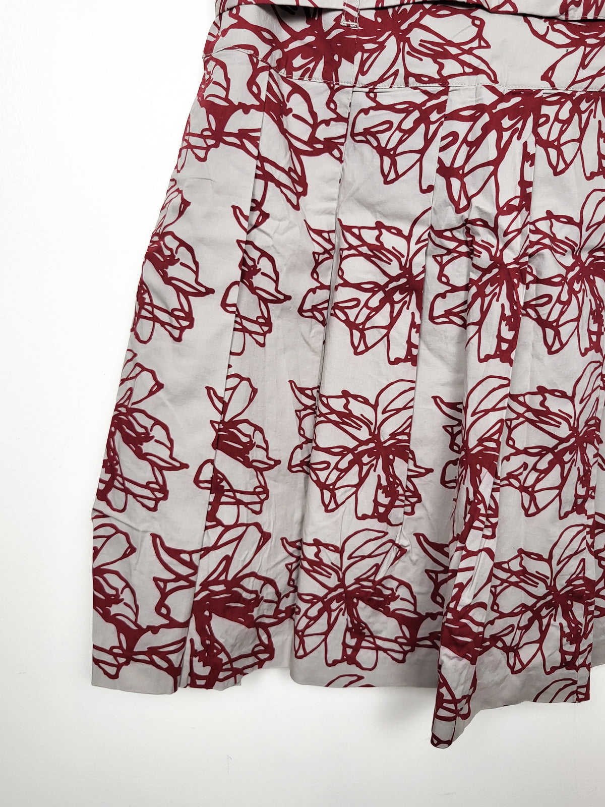 RW and Co grey and red floral print pleated A-line skirt | Size 6