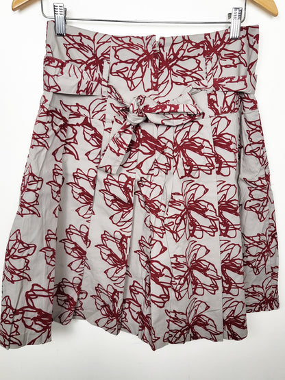 RW and Co grey and red floral print pleated A-line skirt | Size 6