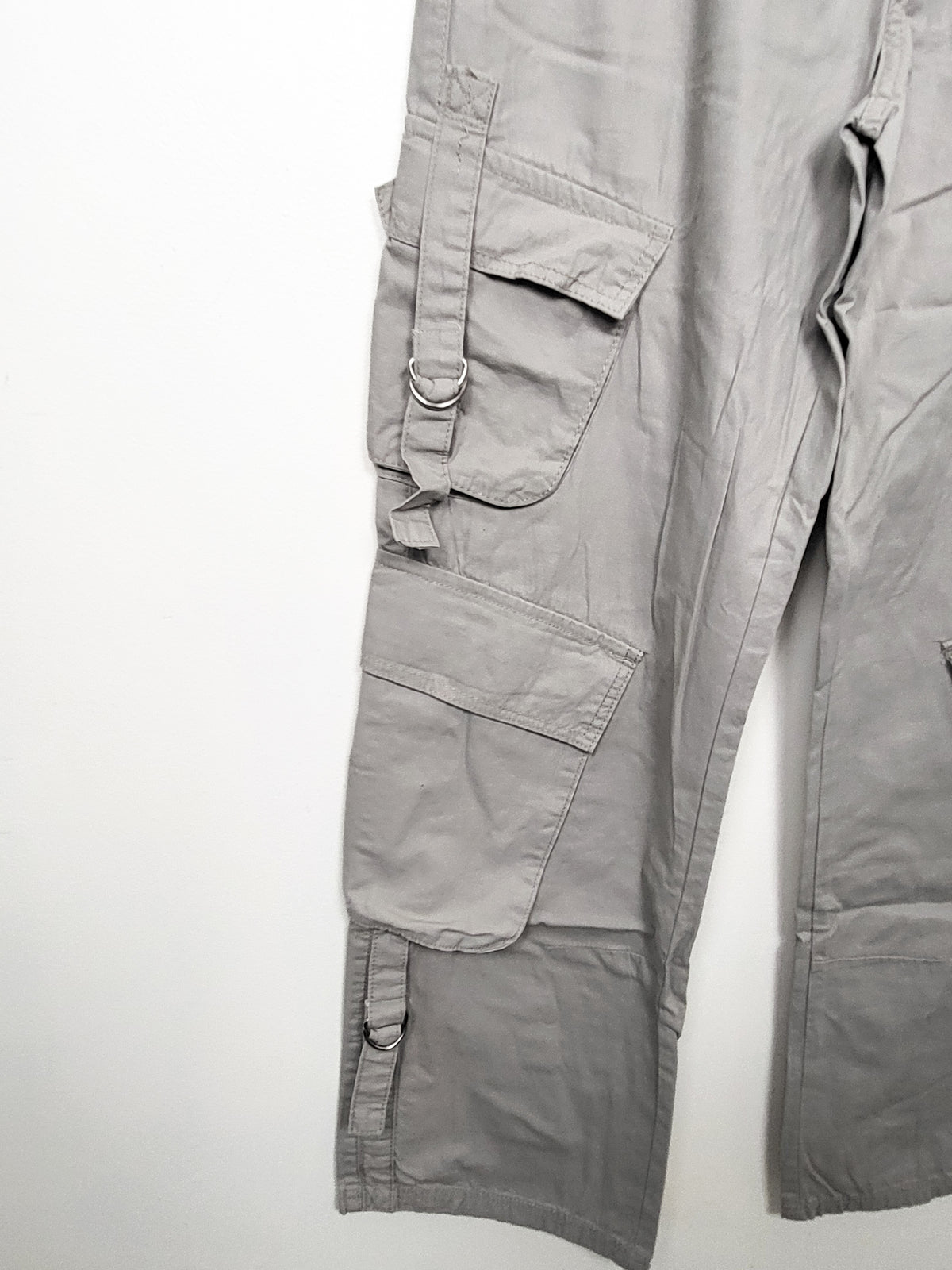 NEW - Refuge Women's Light Grey High-Rise Utility Cargo Pants | Size SMALL