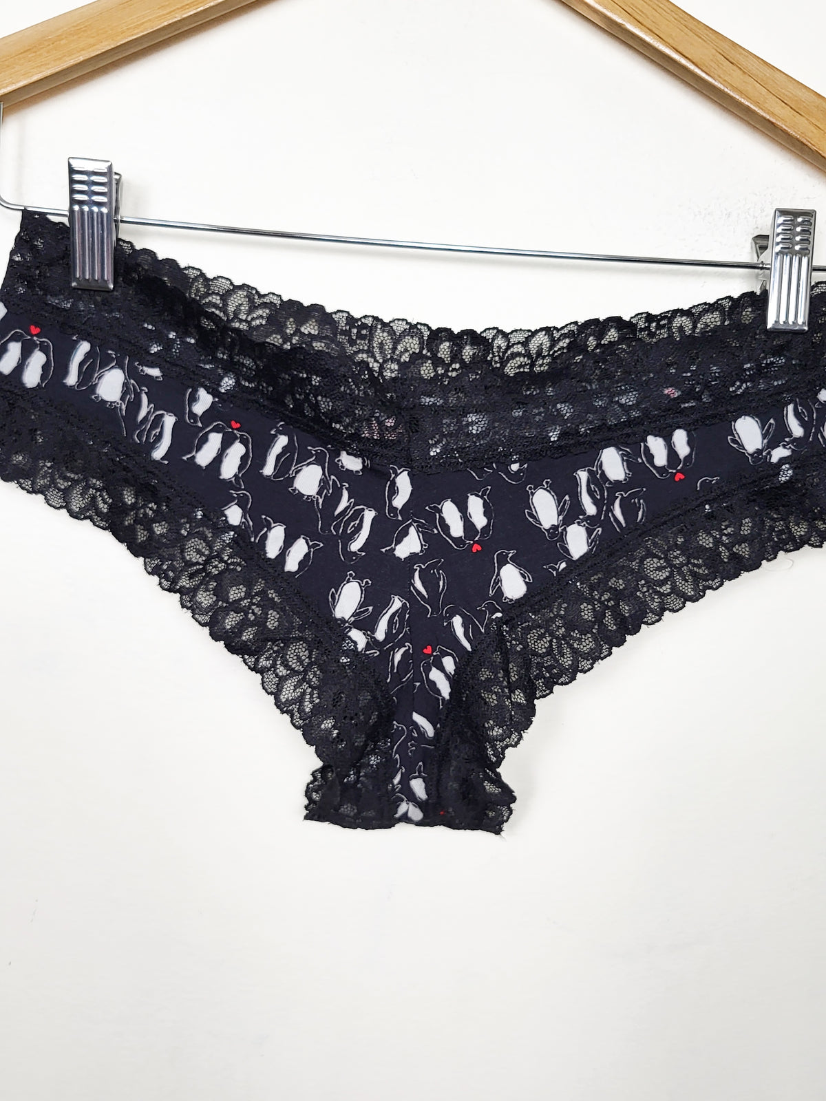 NEW - Victoria's Secret Lace-Trim Cheeky Panties in Penguin Print | Size MEDIUM