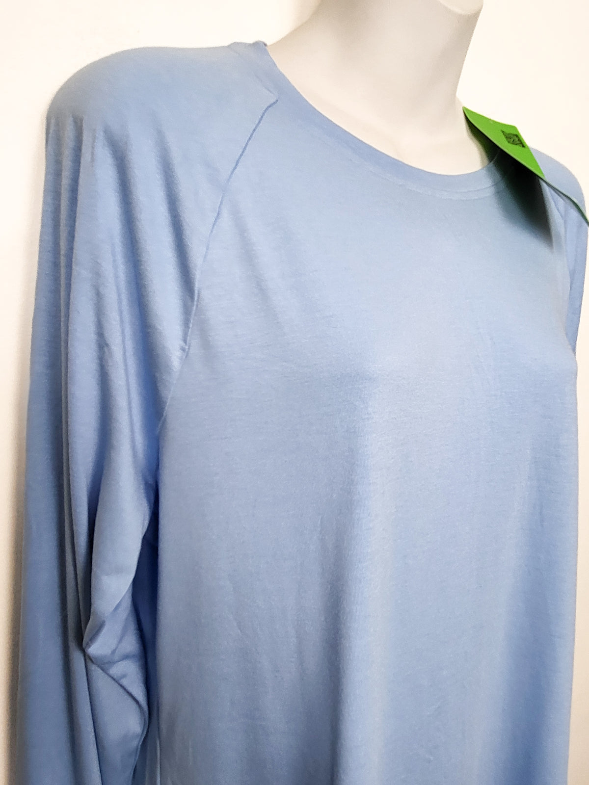 NEW - FFWD (Forward With Design) women's light blue active top | Size XL