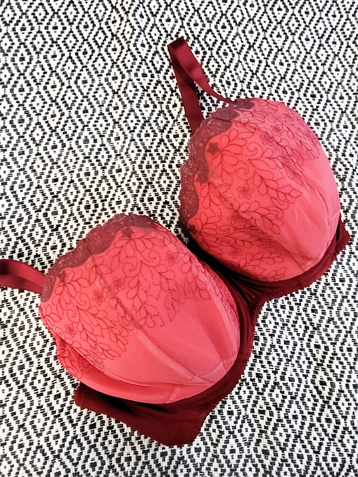 NEW - Comexim "Kaja" Padded Plunge Underwire Bra | Size 38HH - retails for $100 new