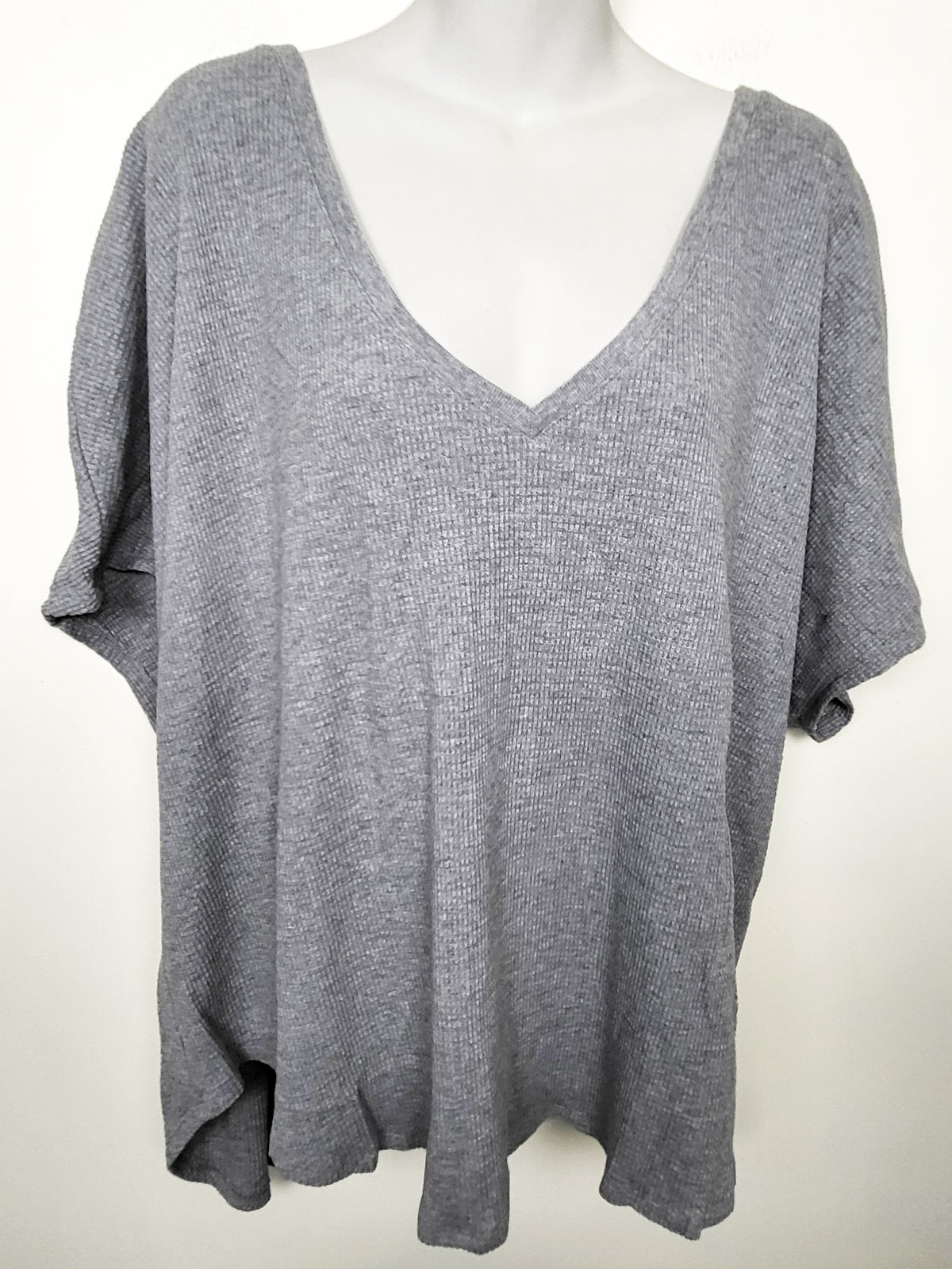 The Group Babaton Aritzia Gray Waffle Women's  Knit Relaxed V-Neck Tee | Size XL