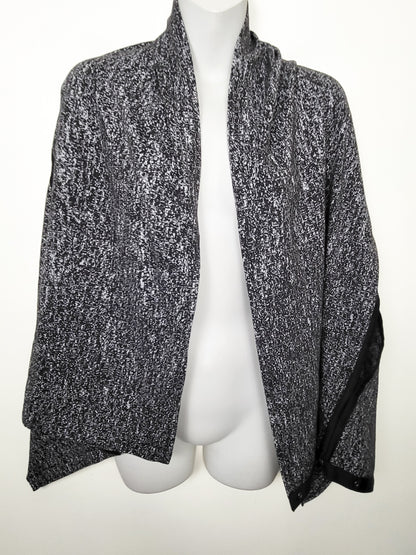 Lululemon Jacquard Black and White Vinyasa Wrap | One Size Fits All