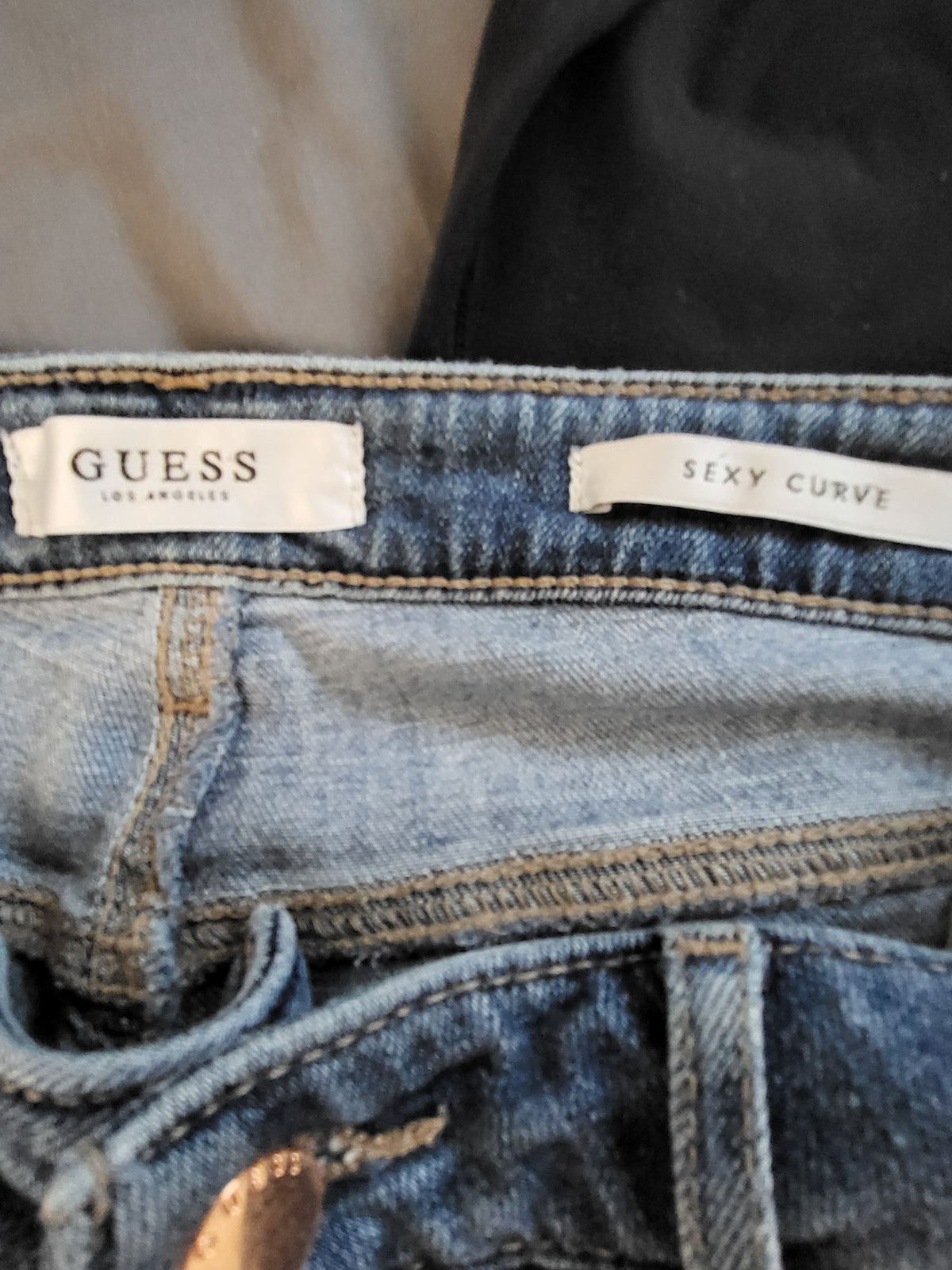 Guess "Sexy Curve" Mid-Rise Skinny Jeans | Size 27