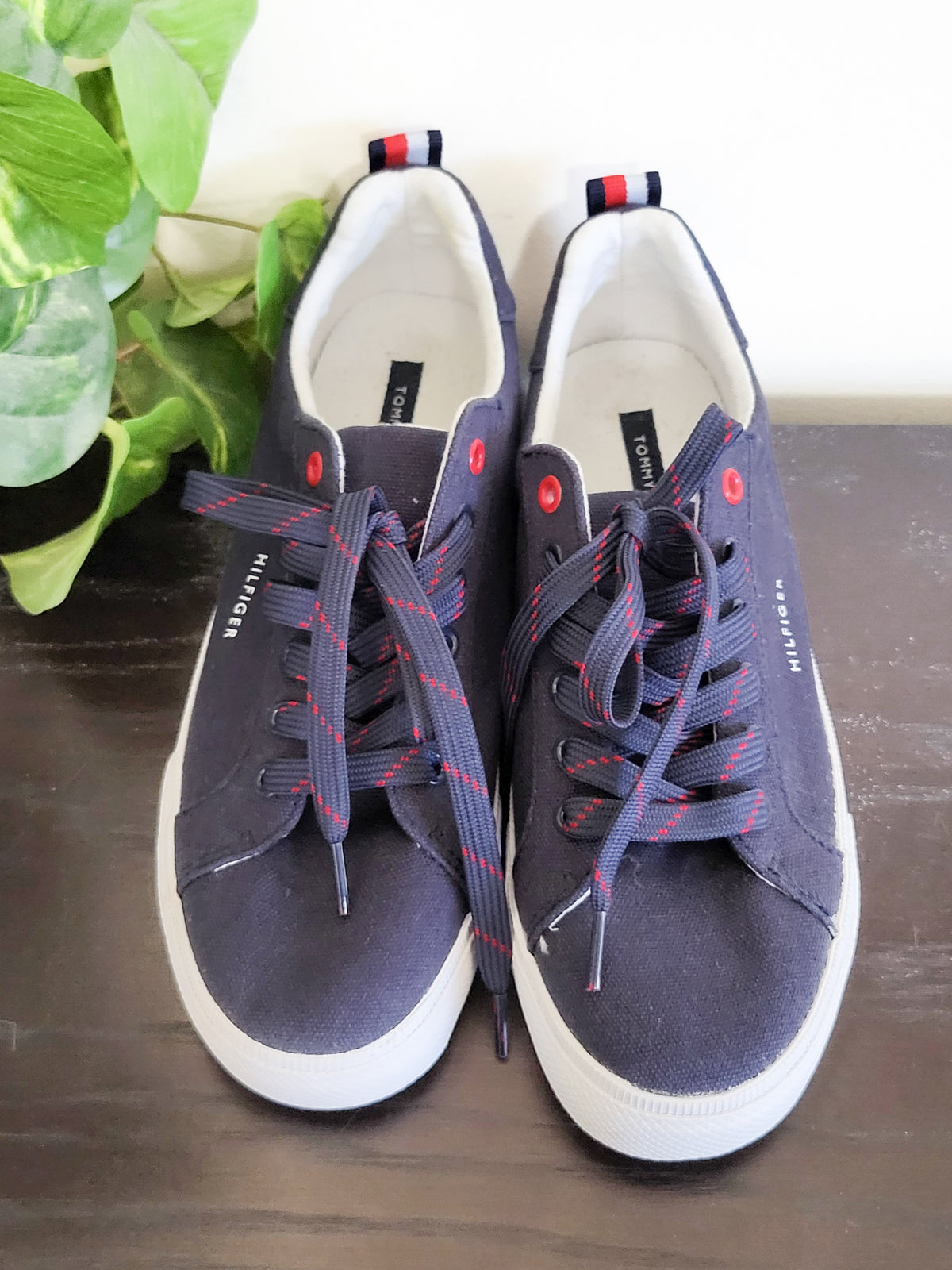 Tommy Hilfiger Women's Navy "Liman" Canvas Low-Top Sneakers - Size 6.5