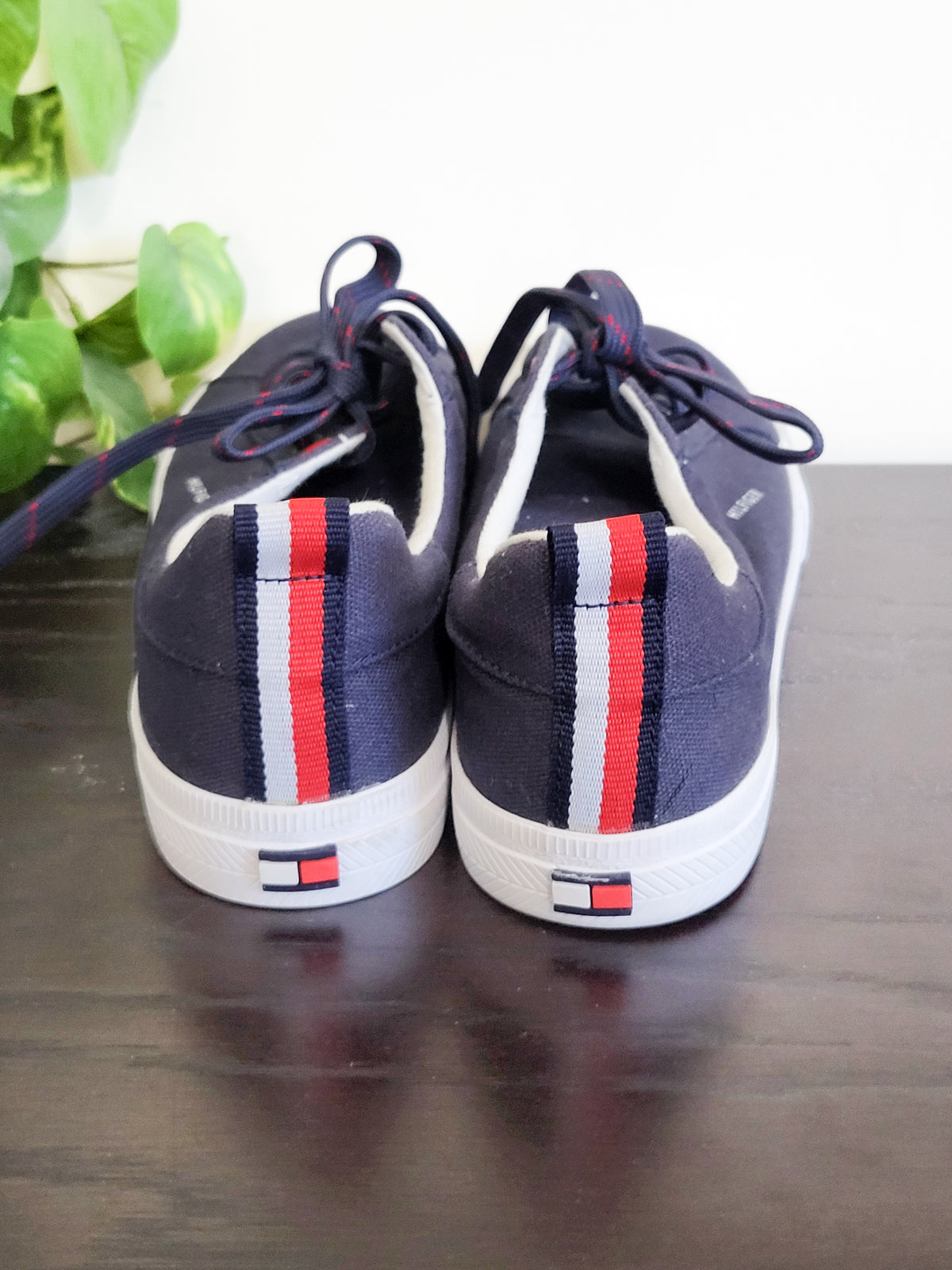 Tommy Hilfiger Women's Navy "Liman" Canvas Low-Top Sneakers - Size 6.5