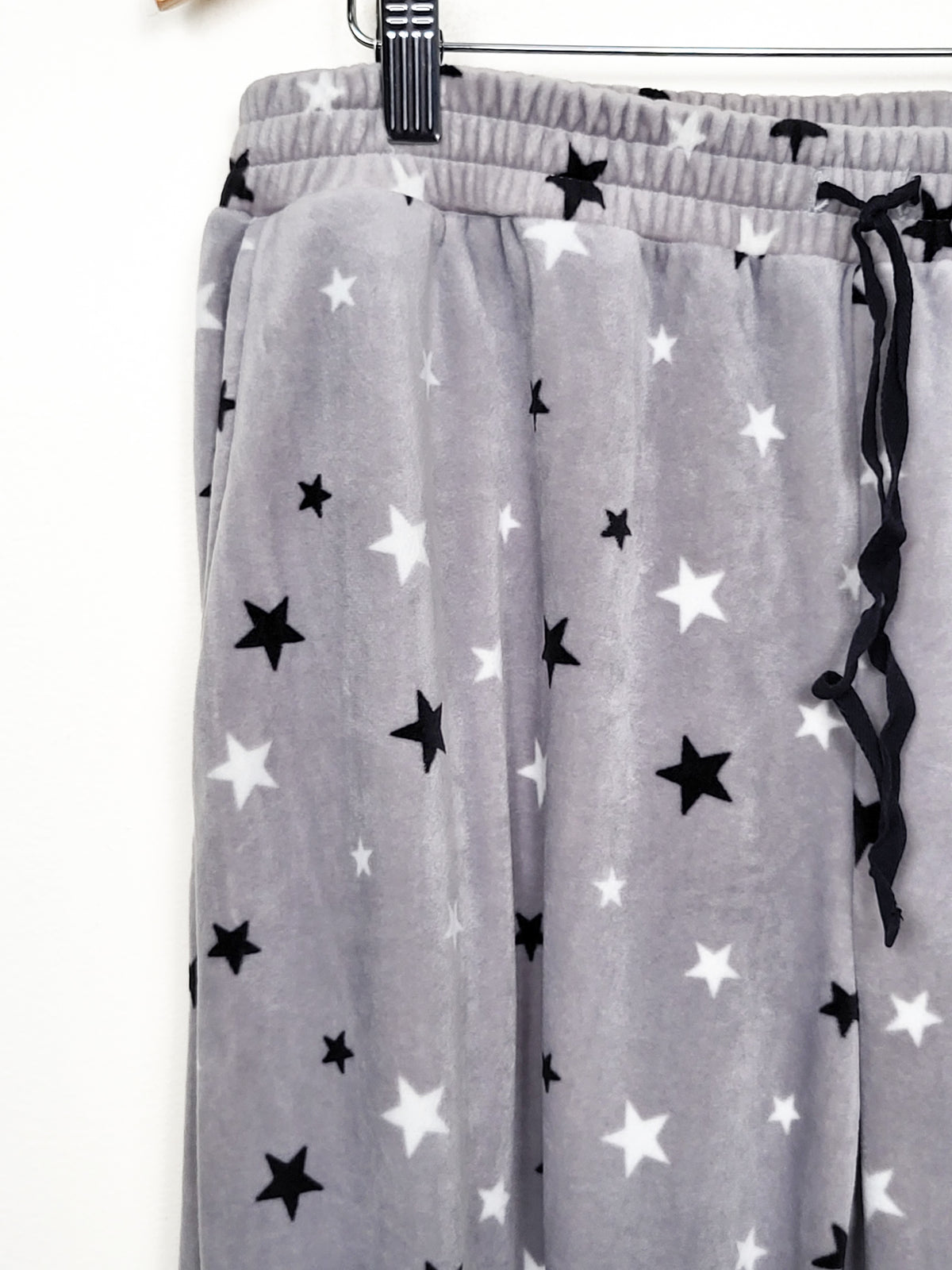 Tommy Hilfiger Women's Gray Star-Print Plush Fleece Pajama Pants - Size Medium