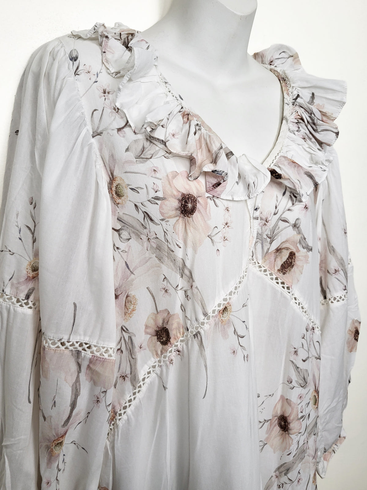H&M Floral Ruffle V-Neck Smock Dress in Cream and Pink - Size 4 (Small)