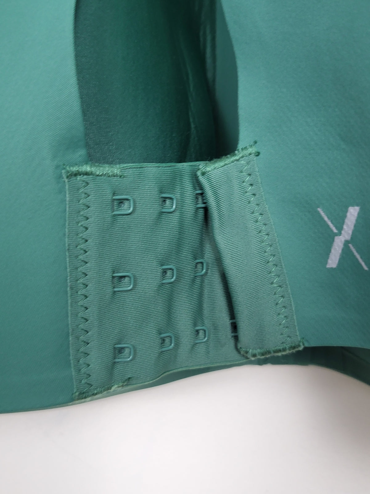 Knix green Catalyst front zip sports bra - size 6++ (32G / 32H / 34G)
