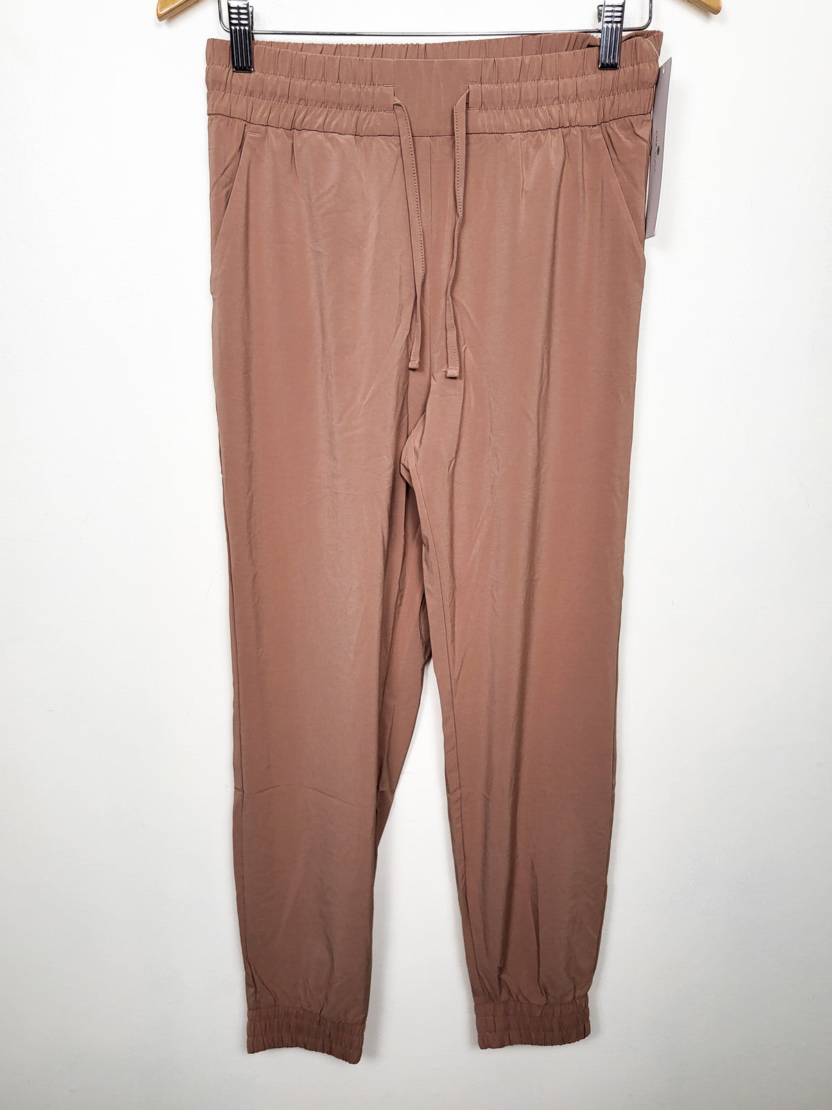 NEW - CRZ YOGA Women's Lightweight Stretch Jogger in "Mocha Mousse" - Size MEDIUM