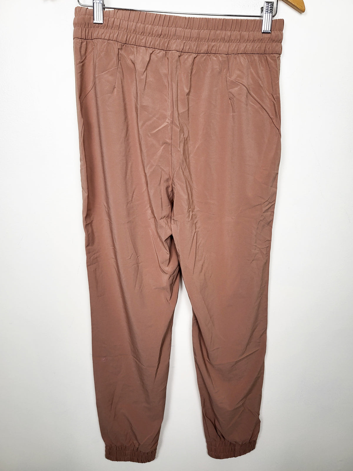 NEW - CRZ YOGA Women's Lightweight Stretch Jogger in "Mocha Mousse" - Size MEDIUM