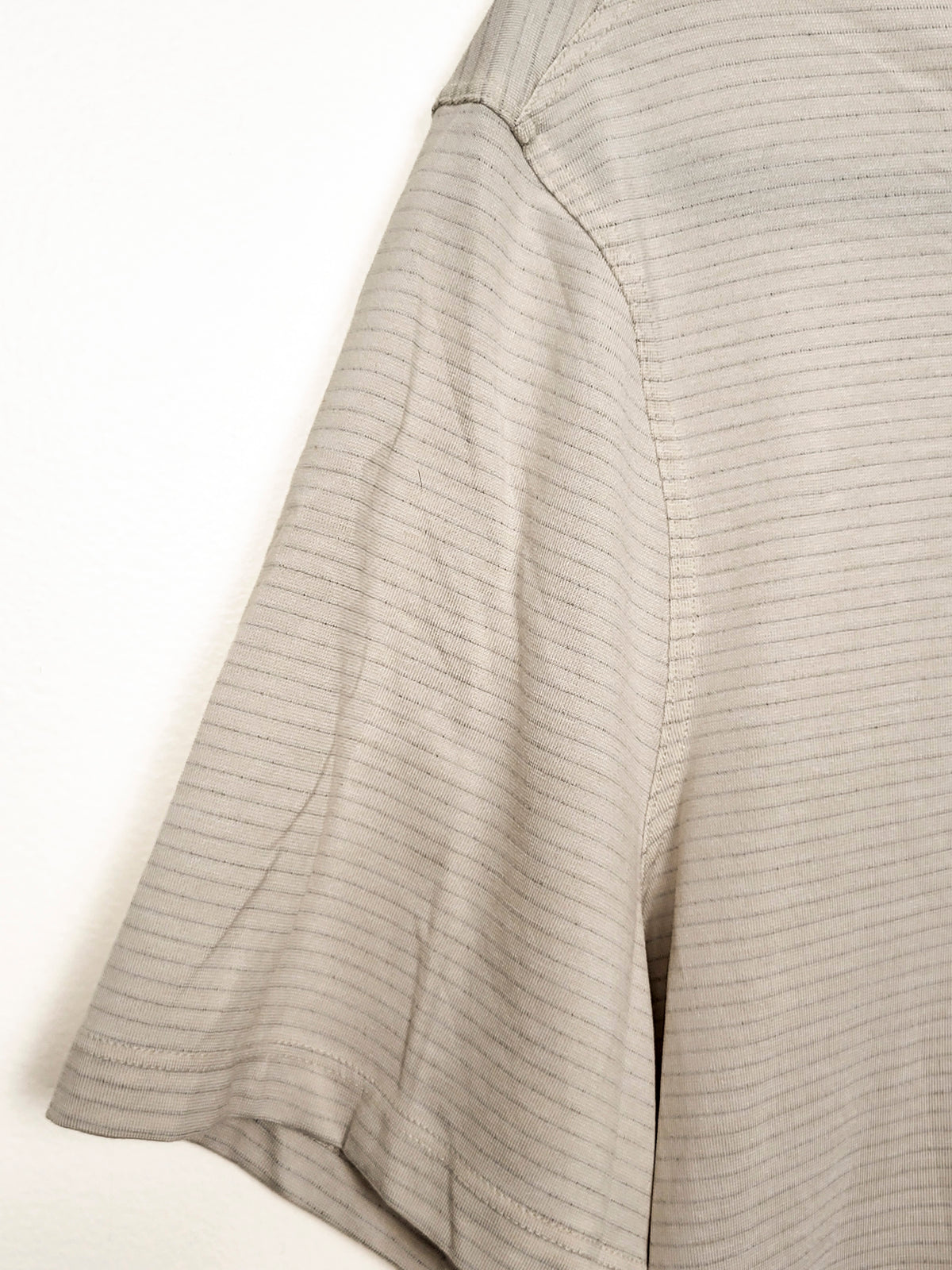 Lululemon Men's Evolution Short Sleeve Polo in Synchronise Stripe Raw Linen / White Opal Colour - Size SMALL