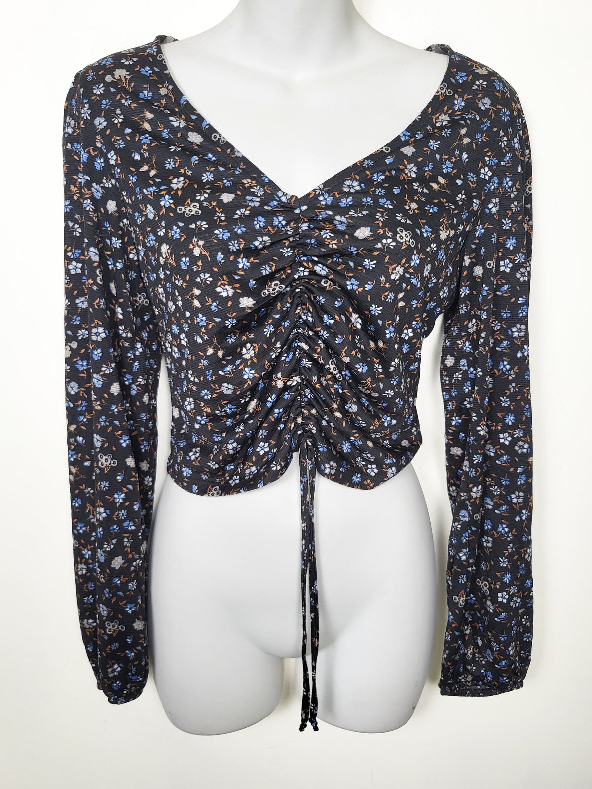 Eclipse Black Floral Ruched Front Drawstring Long-Sleeve Crop Top - Size SMALL