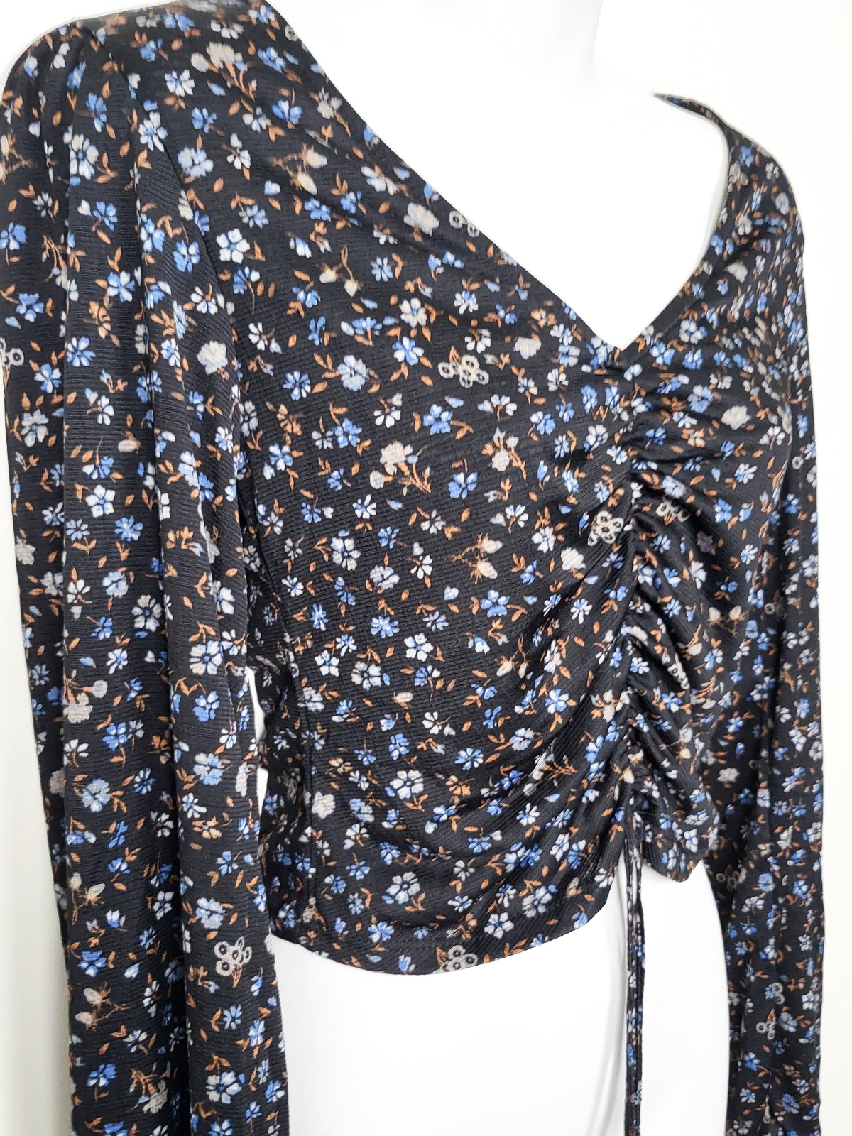 Eclipse Black Floral Ruched Front Drawstring Long-Sleeve Crop Top - Size SMALL