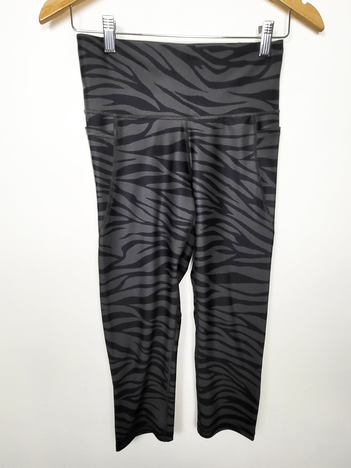Old Navy Active Women's High-Waisted PowerSoft Crop Leggings in Zebra Print - Size MEDIUM