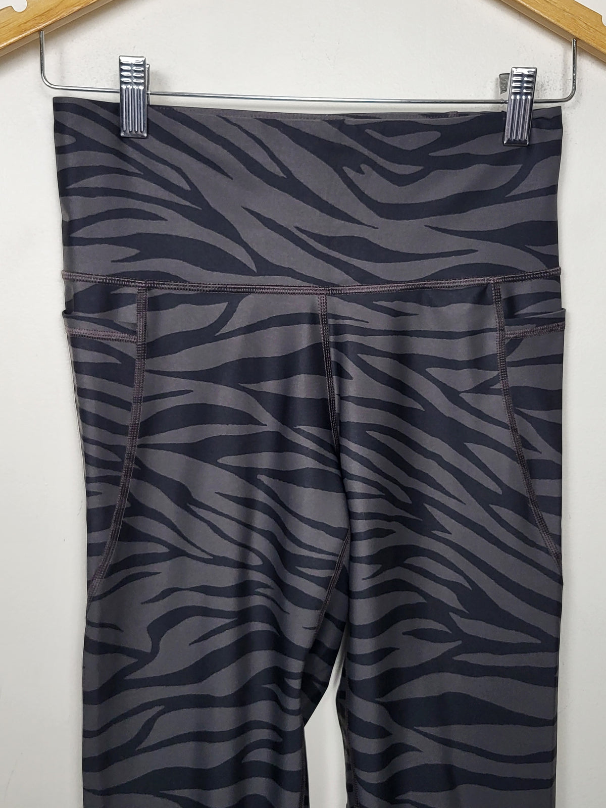 Old Navy Active Women's High-Waisted PowerSoft Crop Leggings in Zebra Print - Size MEDIUM