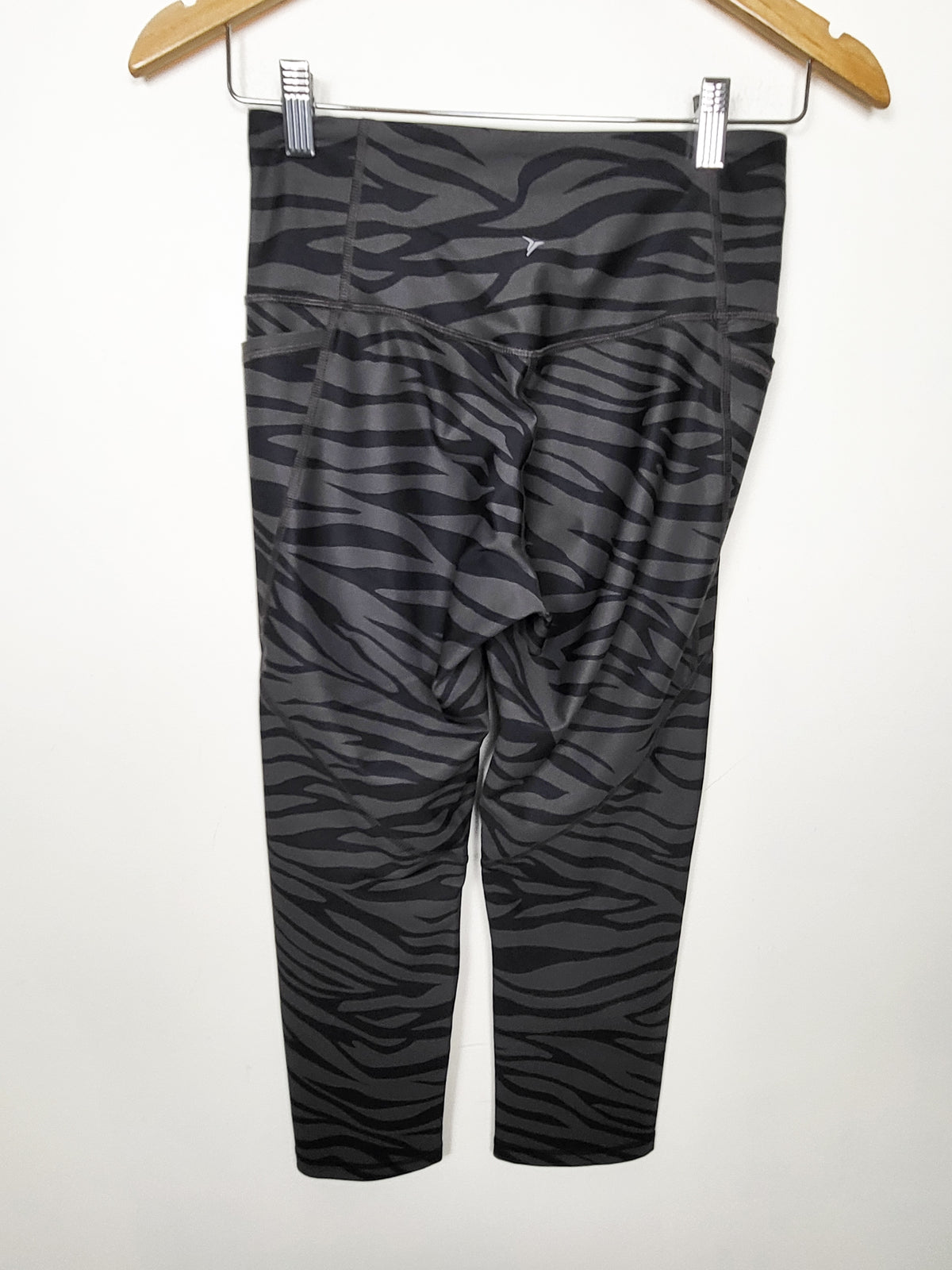 Old Navy Active Women's High-Waisted PowerSoft Crop Leggings in Zebra Print - Size MEDIUM