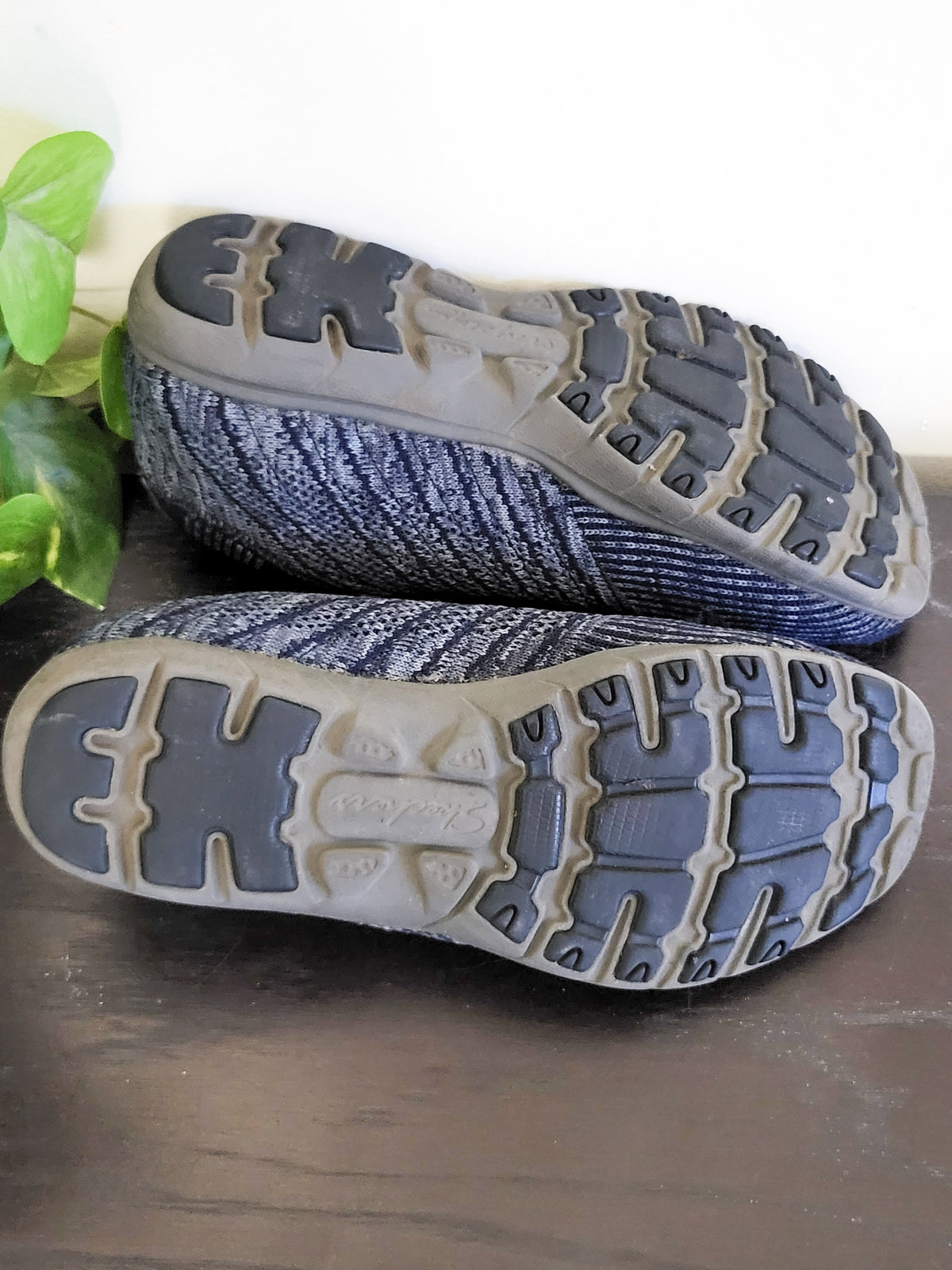 Skechers Women's Navy Breathe-Easy Fortune-Knit Sneakers - Size 7