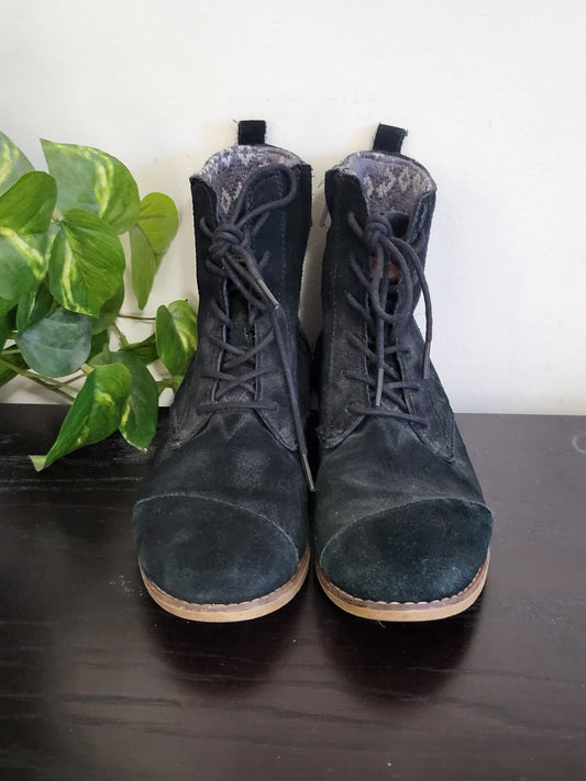 TOMS Shoes Women's Black Alpa Suede Lace-Up Ankle Boots - Size 6.5