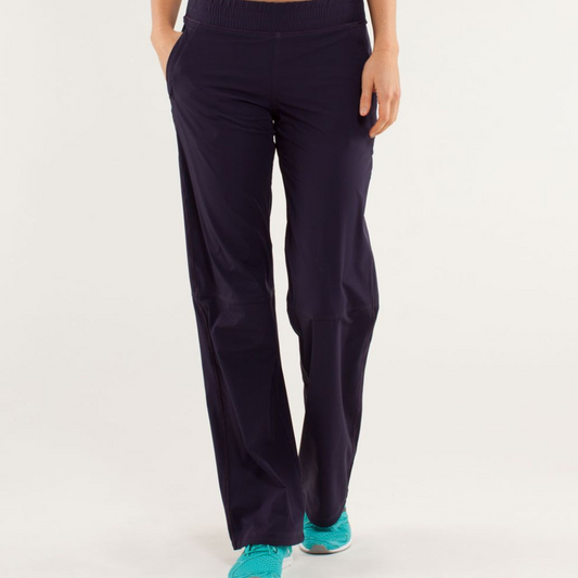 LKAN - Lululemon navy Dog Runner pants. Size 6