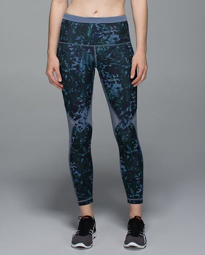 Lululemon Running in the City 7/8 Tights in Floral Backdrop Blue Denim Multi colorway | Size 8