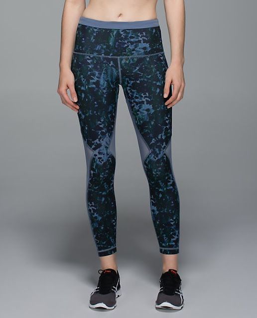 Lululemon Running in the City 7/8 Tights in Floral Backdrop Blue Denim Multi colorway | Size 8