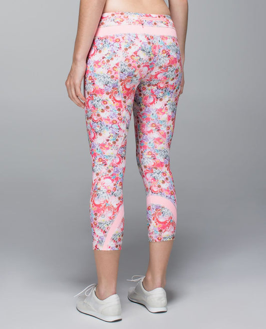 Lululemon Run: Inspire Crop II in Flowabunga Mini Multi / Bleached Coral colorway. Size 6
