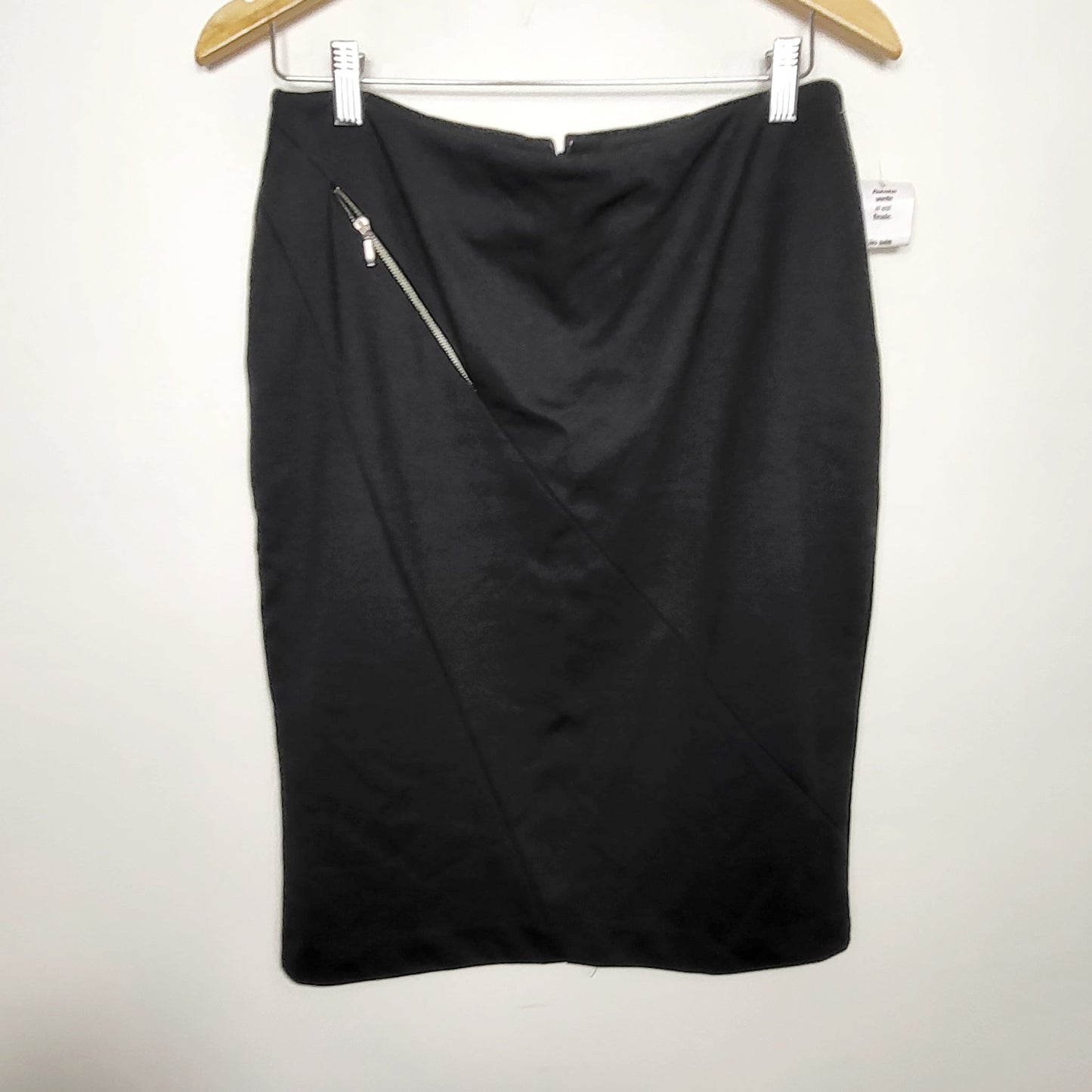 AMHU11 - NEW - Cleo black pencil skirt. Size 6