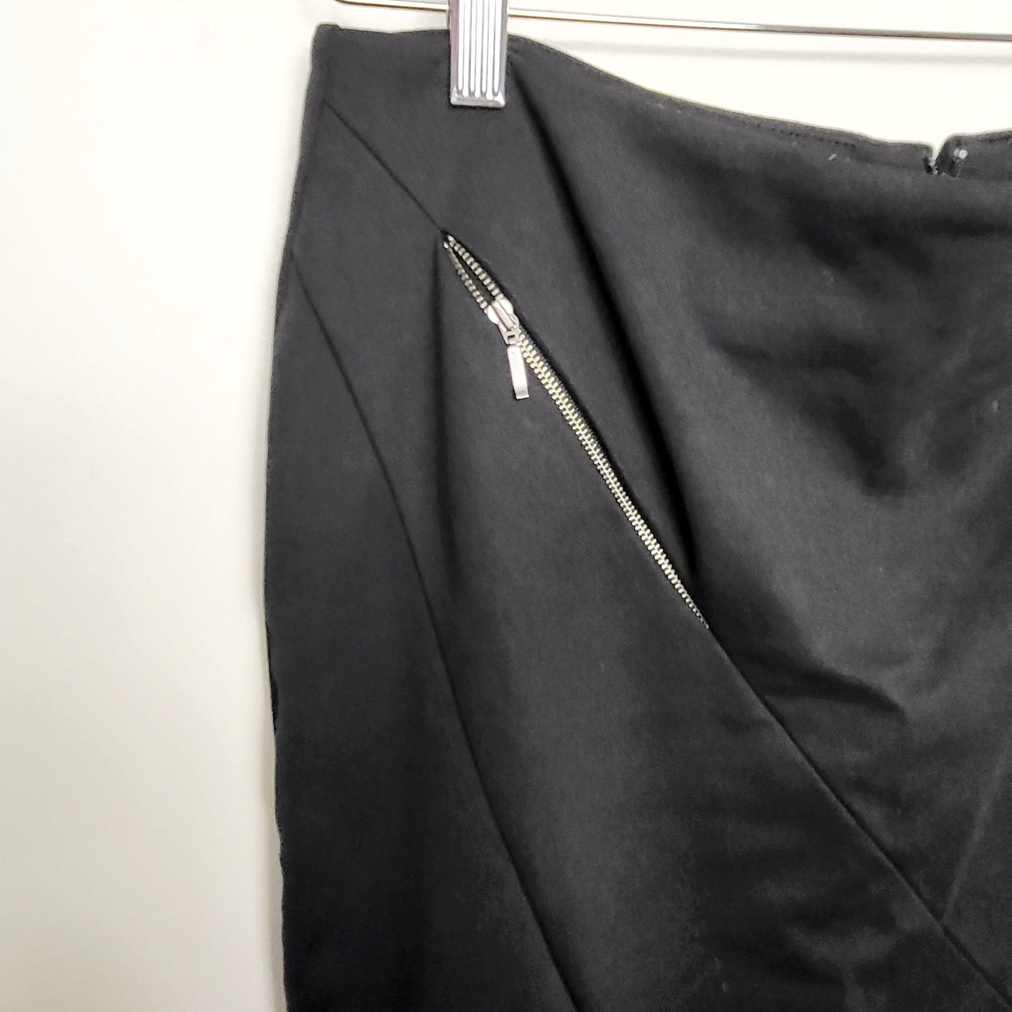 AMHU11 - NEW - Cleo black pencil skirt. Size 6