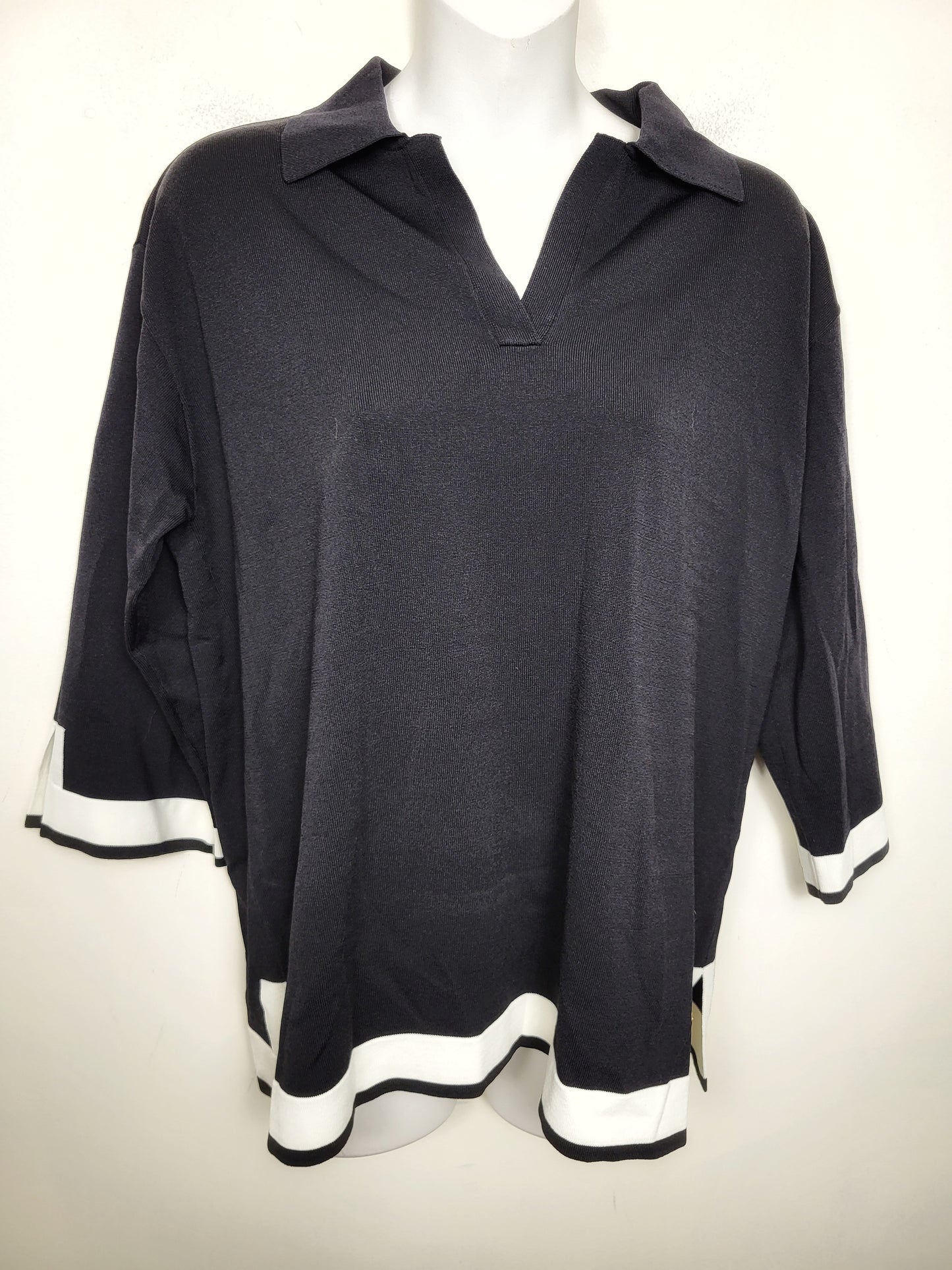 NEW - Joseph Ribkoff black and white colour block top. Size medium