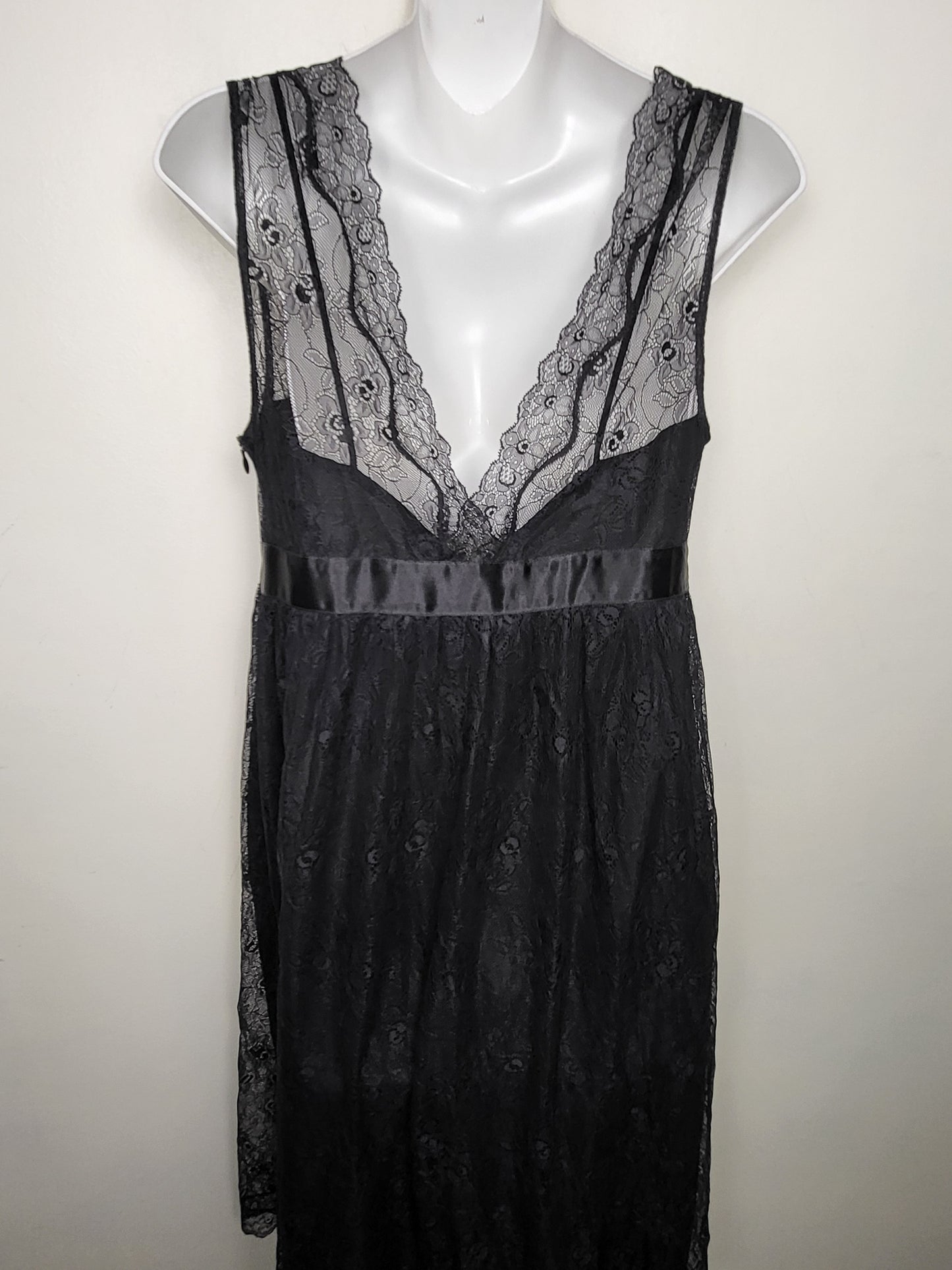 Club Monaco black lade cocktail dress. Size medium