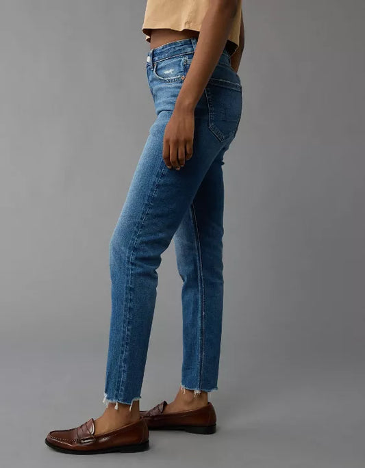 MFAIR1 - NEW - American Eagle distressed Strigid Jeans with raw edge hem. Size 8 (29)