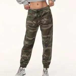 TNA Aritzia camouflage joggers. Size XS